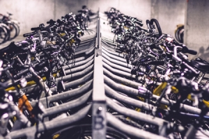 Fahrradständer - viele Fahrräder